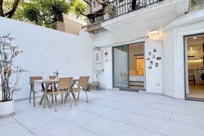1br-Yard - 5 minutes to Line 2/12/13 - Nanjing West Road