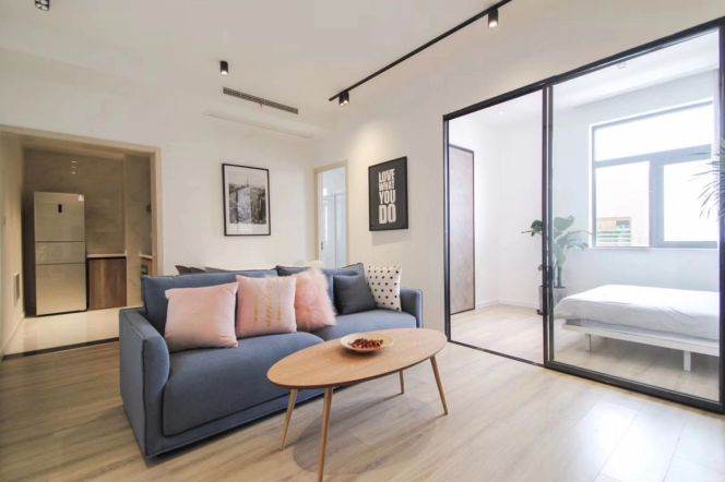 Top floor one bedroom Apt+Floor Heating+central AC+Oven@Zhongshan Park