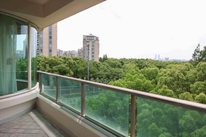 3 Brs, 2 Baths, Open Balcony/Central ac/Parking lot, 155 sqm @ Fangdian metro L9