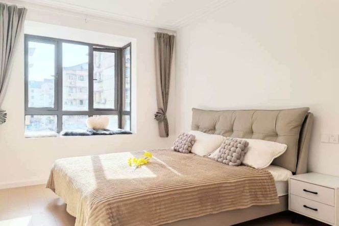 Elegant brand new 1br apt, close to Line 2