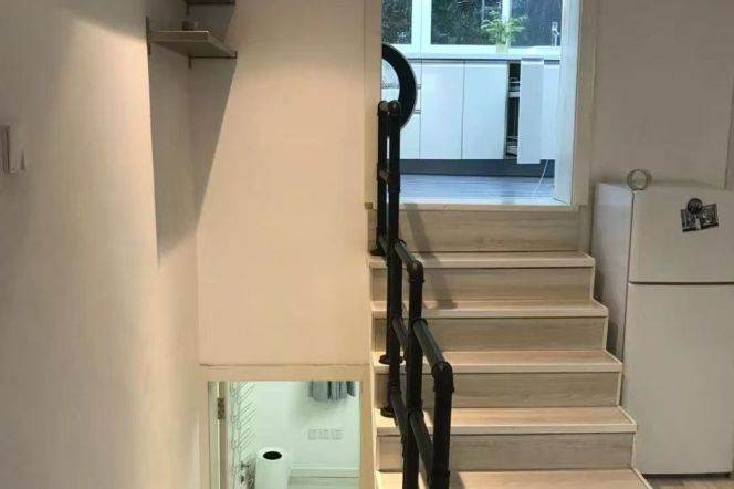 Nice terrace 2Brs/1Lr/1Bt apt nr West nanjing rd,M2/12/13