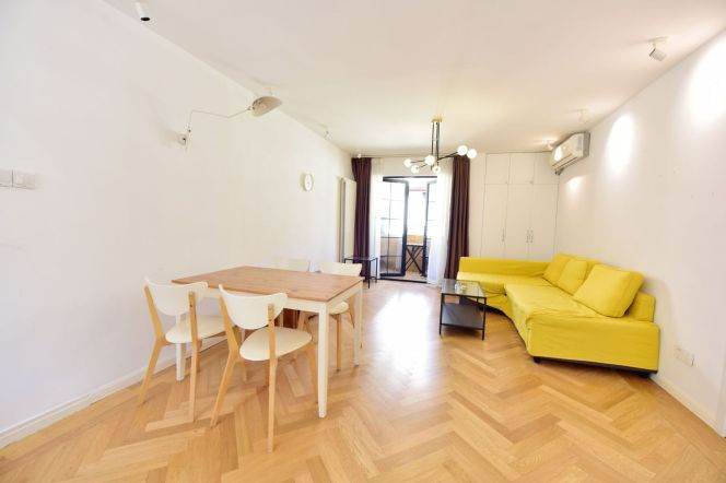 Valuable Tianping/Huaihai Rd 2BR+2BA with Balcony/Wallheating/Oven 16.8K 