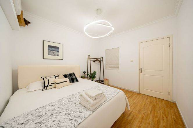 Tongji Garden — Tech-Savvy 2BR Near Wuding & Yanping Road — 12,800 RMB