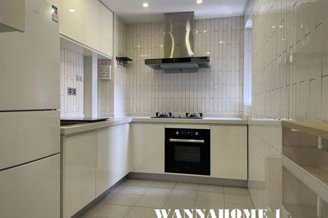 Modern&Bright&Spacious 2Bdrs 1Bath Apt+Good View+W Nanjing Rd CBD+2 Large Balconies