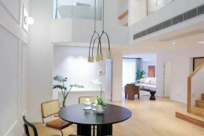 Stunning 5m High-Ceiling Duplex 4-Bedroom in Prime People's Square Area