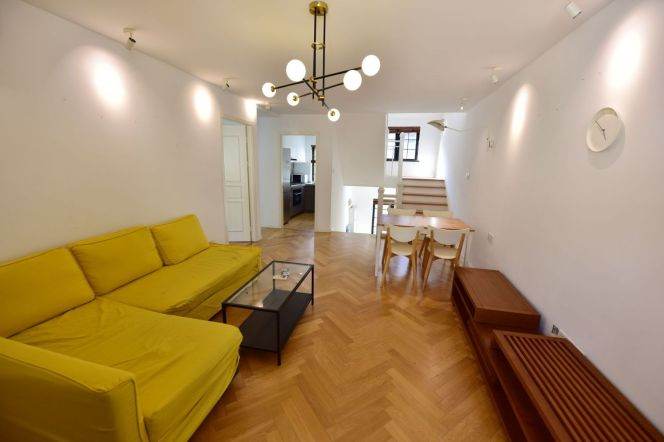 Valuable Tianping/Huaihai Rd 2BR+2BA with Balcony/Wallheating/Oven 16.8K 