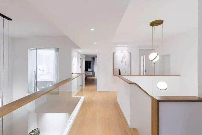 Stunning 5m High-Ceiling Duplex 4-Bedroom in Prime People's Square Area
