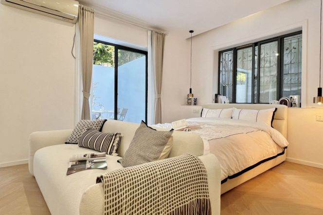 1br-Yard - 5 minutes to Line 2/12/13 - Nanjing West Road