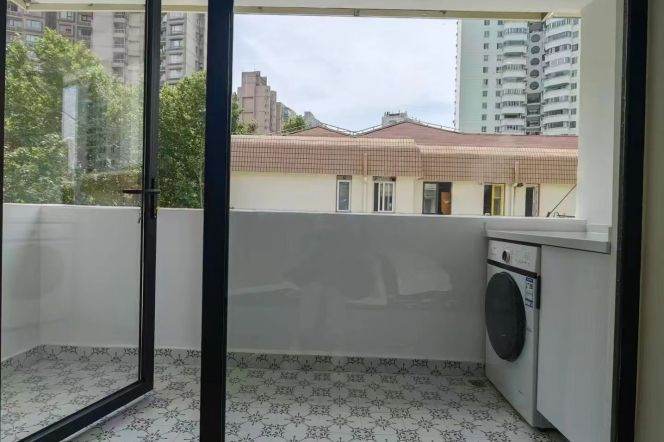 Nice balcony 1Br/1Lr/1Bt apt nr Jiashan rd,M9/12