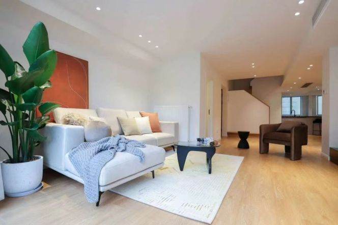 Stunning 4br + storage @People's Square L1&2&8 