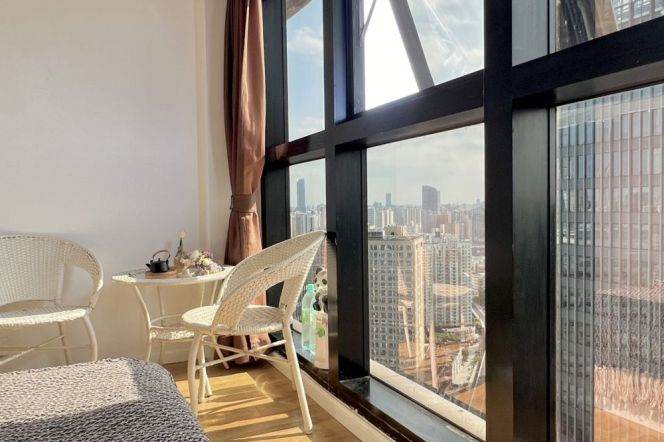 master bedroom near Hanzhong rd, private bathroom, close to ECNU advance booking accepted 