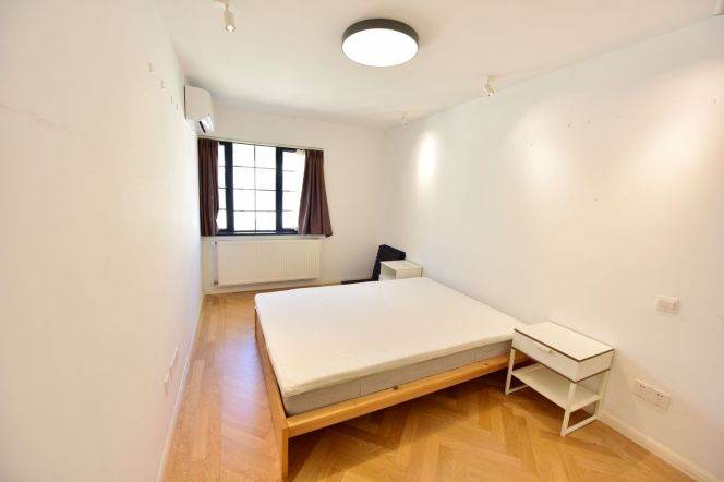 Valuable Tianping/Huaihai Rd 2BR+2BA with Balcony/Wallheating/Oven 16.8K 