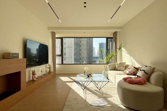  2Bdrs 2Baths/Spacious&Bright/View/Line1 Xin Zha Rd/People's Square/cloak room/elevator