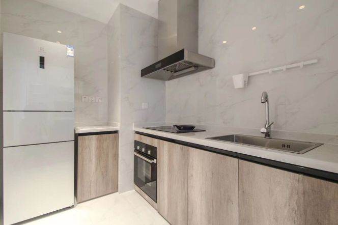Top floor one bedroom Apt+Floor Heating+central AC+Oven@Zhongshan Park