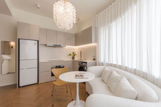Hongkou Horizon — Grand 4BR Near Line 10 — 31,500 RMB