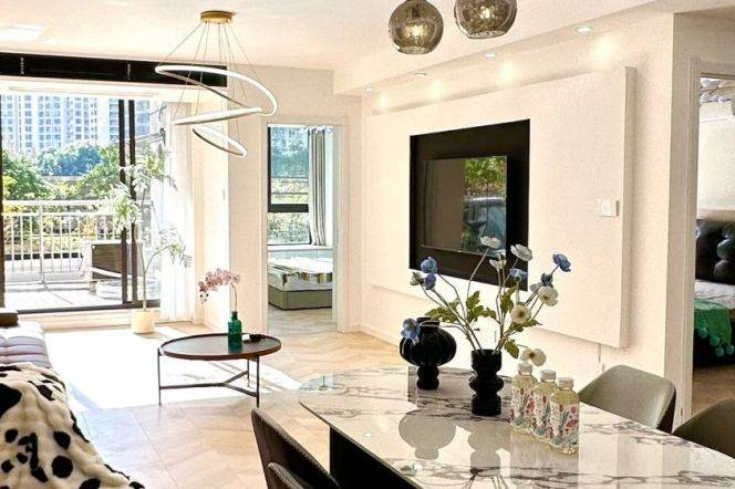 2 Brs, 1 Living room with Double Terrace, Wall heating, 120 sqm @ Zhongtan metro L3&4