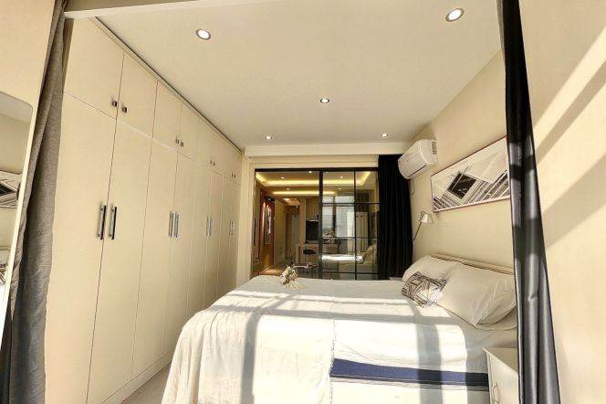 2 brs near L10/L11 jiaotong uni station