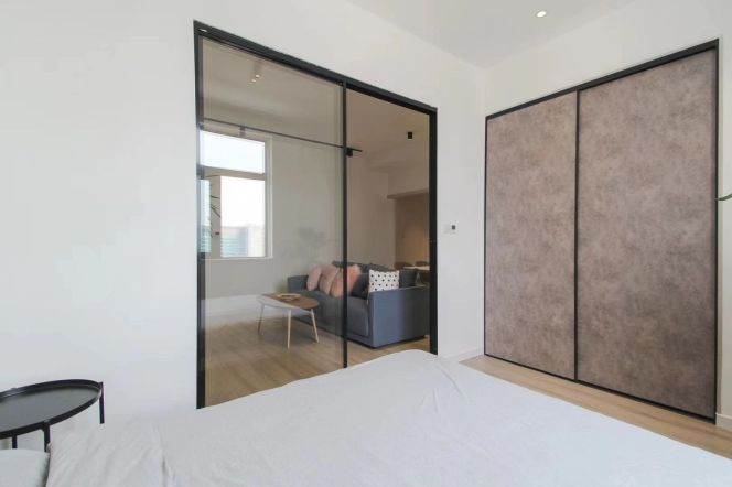 Top floor one bedroom Apt+Floor Heating+central AC+Oven@Zhongshan Park