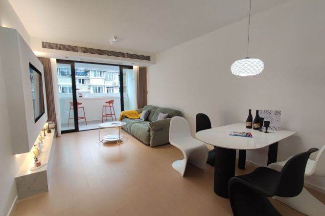 Tasty 2br apt with modern style in Gubei,Close to SUIS, Line 15