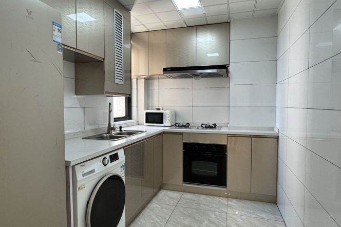 0 distance @ Changping rd L7 | High floor 2Br + balcony+floor heating | Great sunshine