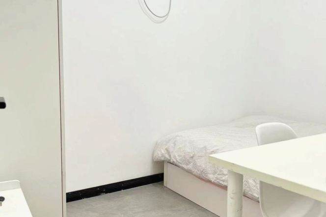 budget friendly rom near Hanzhong rd, shanghai railway station, long/short term