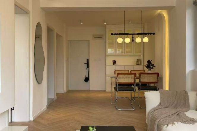 Modern 1br with elevator near West Nanjing Rd