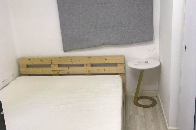 Big patio one bedroom house near L2/12/13 West Nanjing Rd