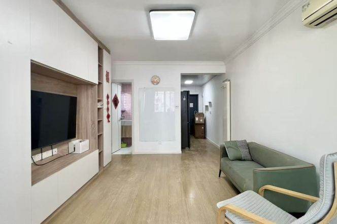 Bright 1br near Changping Rd