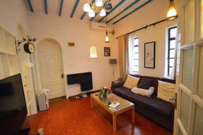 Nice 1BR 1Lir APT Good lights Julu Rd Jing’an Temple 7.9k