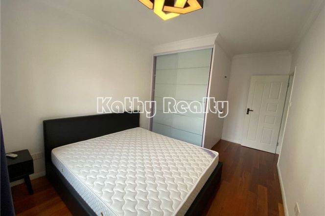 Nice 2BR 2bath APT Wall heating 15k nr IAPM Shanxi(s) Rd 