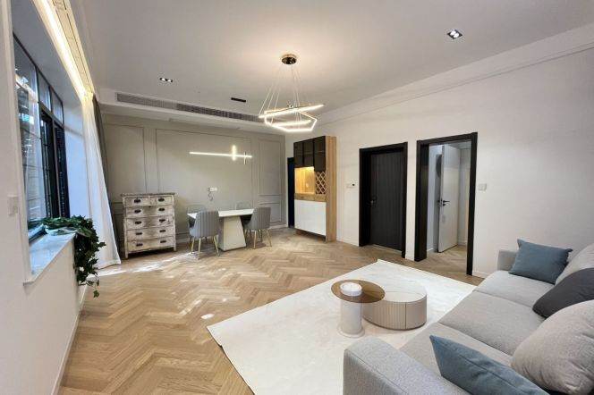 West Nanjing Rd Station 2Br/2Bath with Open Balcony Line2/12/13