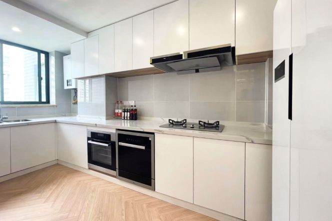 Stunning 3br high-rise nr Jing'an Temple   Line 2/11/14   