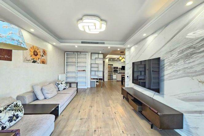 3 Brs, 2 Baths, Balcony/Wall heating/Oven/Dish washer, 140 sqm @ Shangcheng metro L9