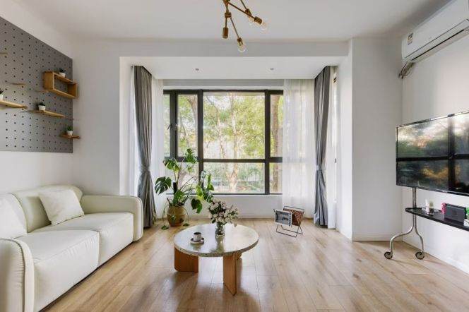 3 Brs, 2 Baths, Open Balcony/Wall heating/Oven, 130 sqm @ Zhenping metro L3,4&7
