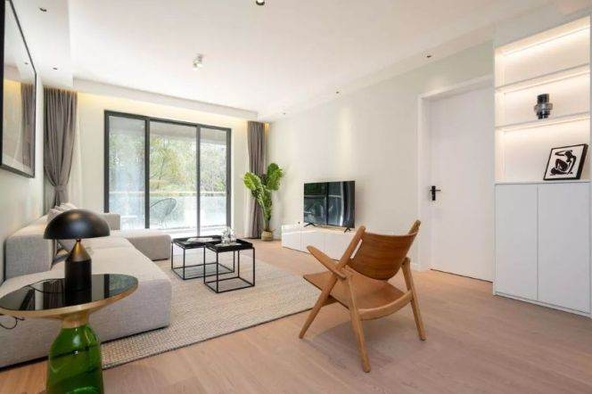 modern 3brs floor heating balcony near Century park and line 2,9 only 21500