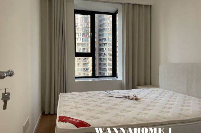 Stunning View+Large  Balcony+Spacious&Bright 3Bdrs 2Baths Apt+L7Chang Ping Rd+Top Compound