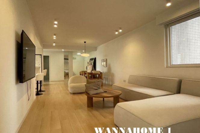 Spacious&Modern 3Bdrs 2Baths Apt+IAPM+2 Large Balconies+Top Compound+Stunning View