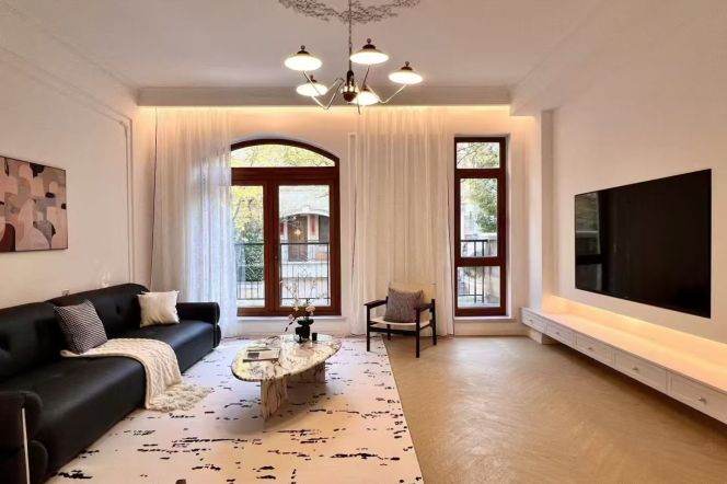 modern 4brs house house with nice garden floor heatuing near German school