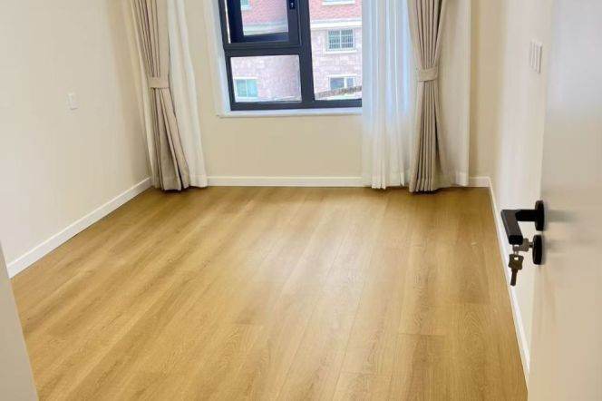 3 Brs, 2 Baths, Floor heating/Central ac/Dish washer, 150 sqm @ Longxi metro L10