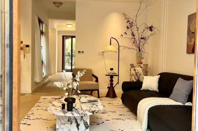 modern 4brs house house with nice garden floor heatuing near German school