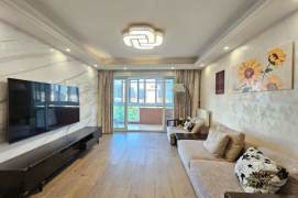 3 Brs, 2 Baths, Balcony/Wall heating/Oven/Dish washer, 140 sqm @ Shangcheng metro L9