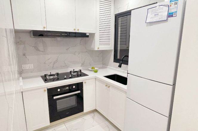 Excellent one bedroom Apt+Heating+central AC+oven @ L14 Wuding Rd