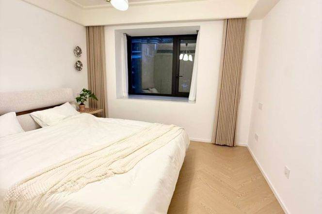 longyang rd new decoration 3BR/2Baths/140sqm@L2/7/18