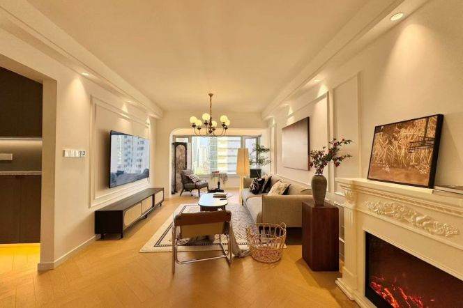 Modern  brand new decoration 3brs with floor heating and balcony in  Jing an temple area,