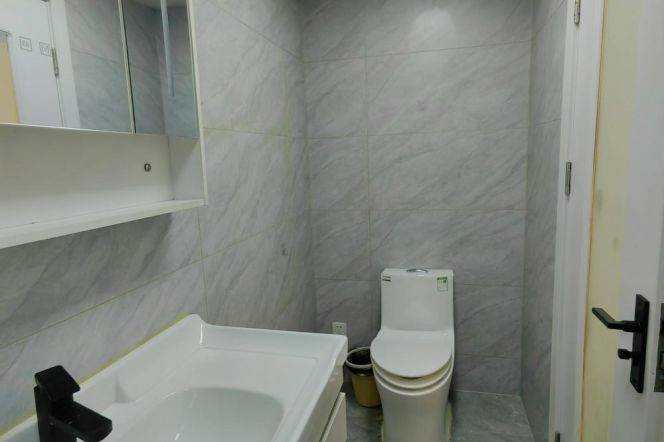 Good size 2+1 br  with floor heating in XuJiaHui .L  1/4 Shanghai indoor Stadium St.