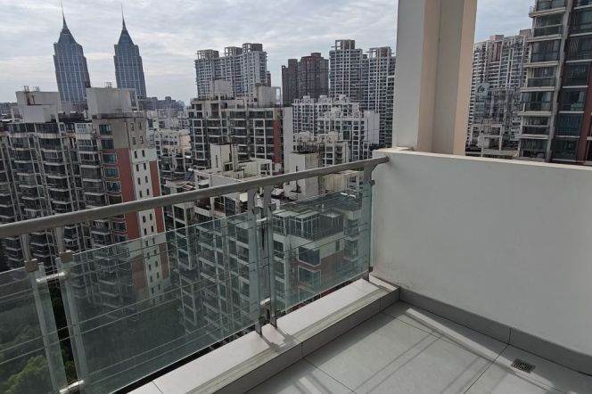 Stunning High-floor Bright 3-Bedroom Apartment | Putuo District