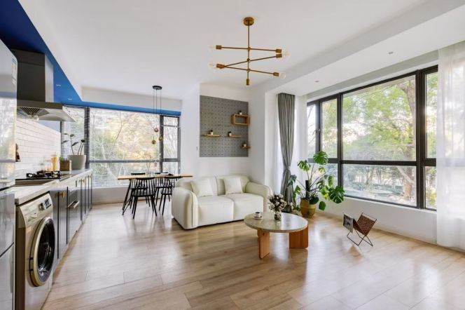 3 Brs, 2 Baths, Open Balcony/Wall heating/Oven, 130 sqm @ Zhenping metro L3,4&7