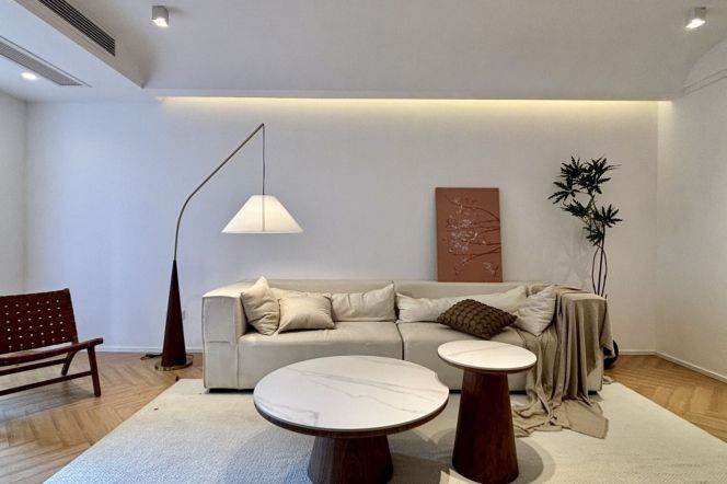 3Bdrs 2baths/XuJia Hui /Modern&Bright/Line1/4 Shanghai Indoor Stadium/Huge terrace/Lift