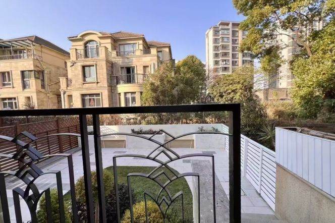 modern 4brs house house with nice garden floor heatuing near German school