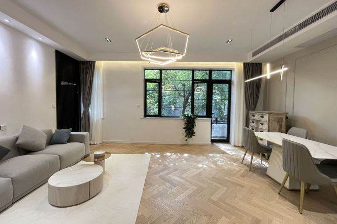 West Nanjing Rd Station 2Br/2Bath with Open Balcony Line2/12/13